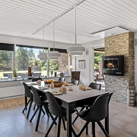 Gyrth - 2-8km From The Sea By Interhome