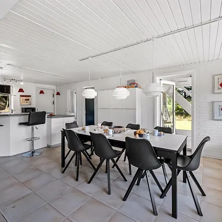 Gyrth - 2-8km From The Sea By Interhome