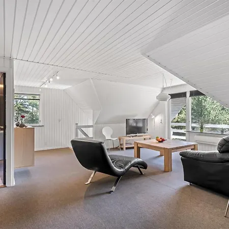 Gyrth - 2-8km From The Sea By Interhome Feriehus *