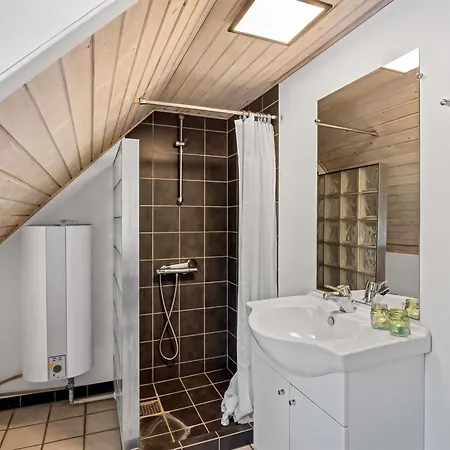 Gyrth - 2-8km From The Sea By Interhome *
